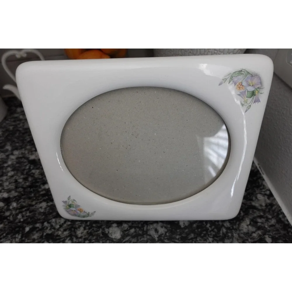 Vintage Fetco International‎ 10x12.2 inches porcelain floral oval picture frame